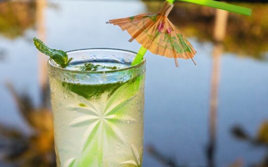 Refreshing cocktails at King Reef Resort